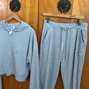 ALO Yoga Muse Lounge Set - Gray